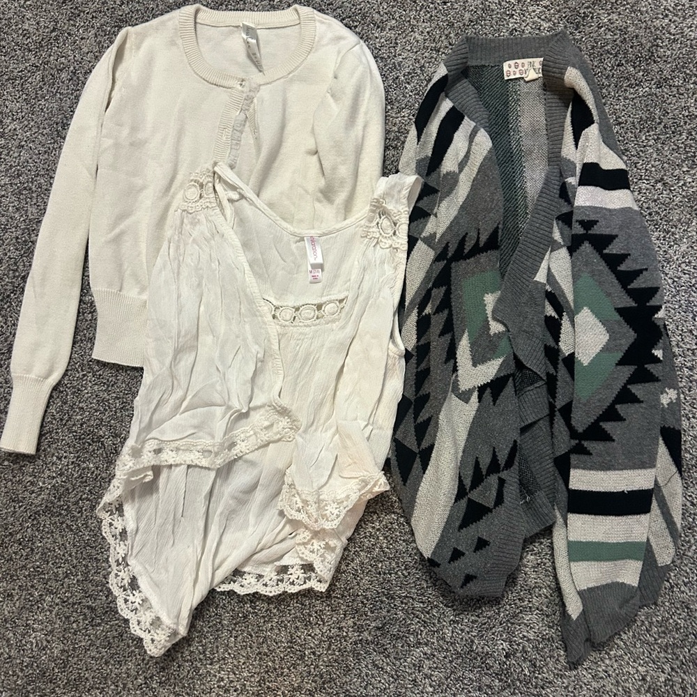 Xhilaration Gray and Cream Cardigan Sweaters